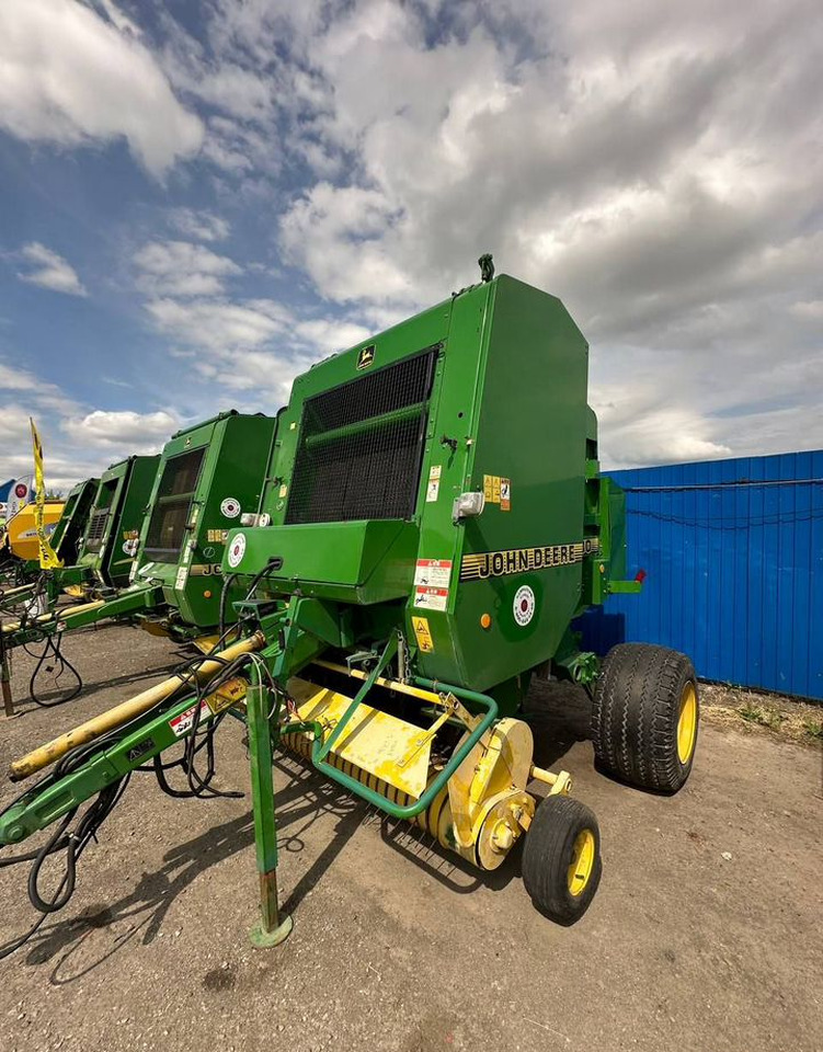Пресс-подборщик John Deere 580 в сборе - Пресс-подборщик рулонный: фото 4 Пресс-подборщик John Deere 580 в сборе - Пресс-подборщик рулонный: фото 4