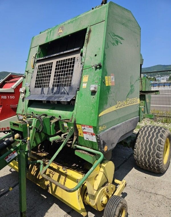 Пресс-подборщик John Deere 582 MaxiCut б/у - Пресс-подборщик рулонный: фото 2 Пресс-подборщик John Deere 582 MaxiCut б/у - Пресс-подборщик рулонный: фото 2