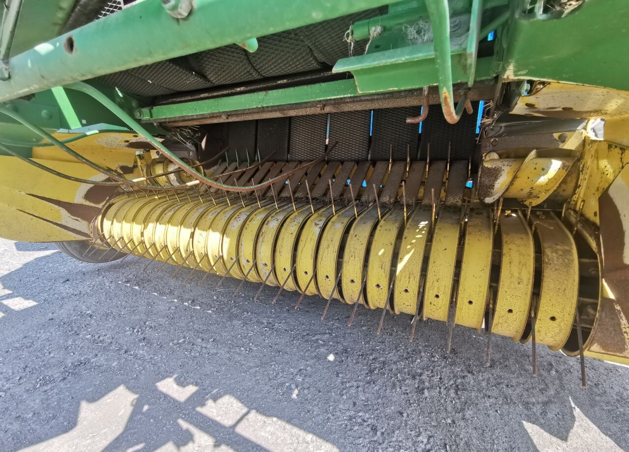 Пресс-подборщик John Deere 590 в сборе - Пресс-подборщик рулонный: фото 4 Пресс-подборщик John Deere 590 в сборе - Пресс-подборщик рулонный: фото 4