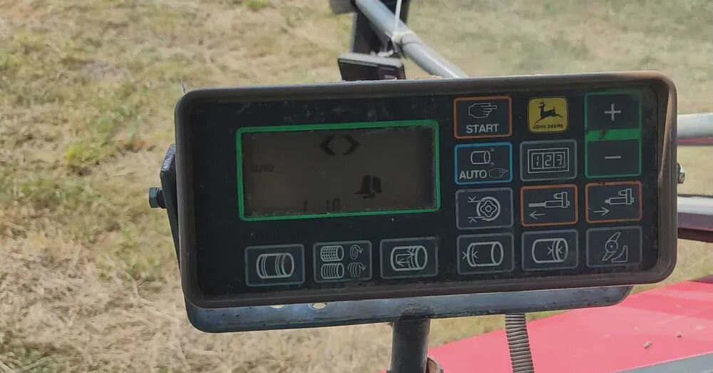 Пресс-подборщик John Deere 590 в сборе - Пресс-подборщик рулонный: фото 4 Пресс-подборщик John Deere 590 в сборе - Пресс-подборщик рулонный: фото 4
