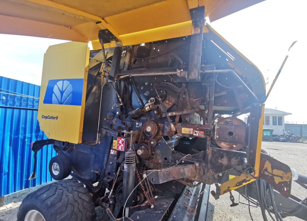 Пресс-подборщик New Holland BR 7060 в сборе - Пресс-подборщик рулонный: фото 5 Пресс-подборщик New Holland BR 7060 в сборе - Пресс-подборщик рулонный: фото 5