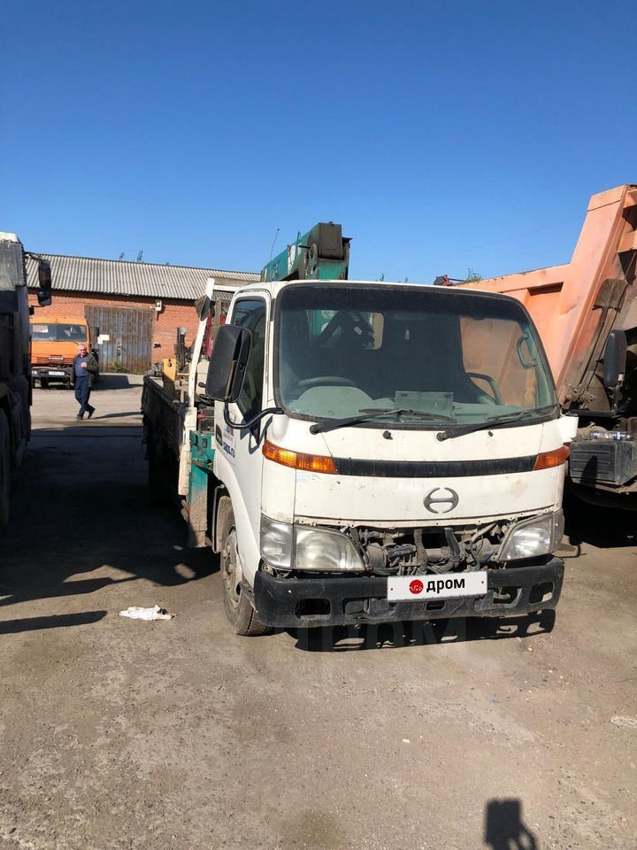 Hino Dutro - Грузовик бортовой/ Платформа, Автоманипулятор: фото 1 Hino Dutro - Грузовик бортовой/ Платформа, Автоманипулятор: фото 1