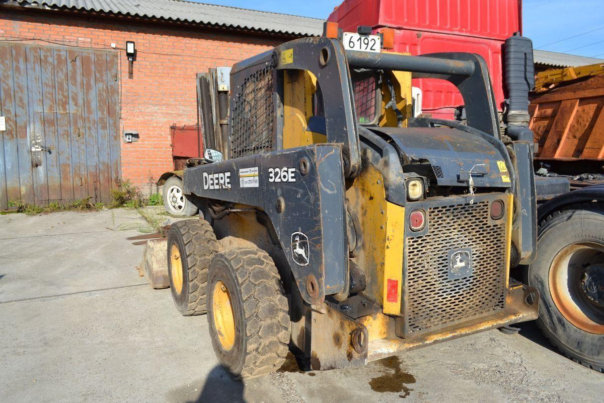 John Deere 326D - Мини-погрузчик с бортовым поворотом: фото 1 John Deere 326D - Мини-погрузчик с бортовым поворотом: фото 1