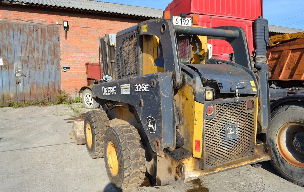 John Deere 326D - Мини-погрузчик (с бортовым поворотом): фото 1 John Deere 326D - Мини-погрузчик (с бортовым поворотом): фото 1