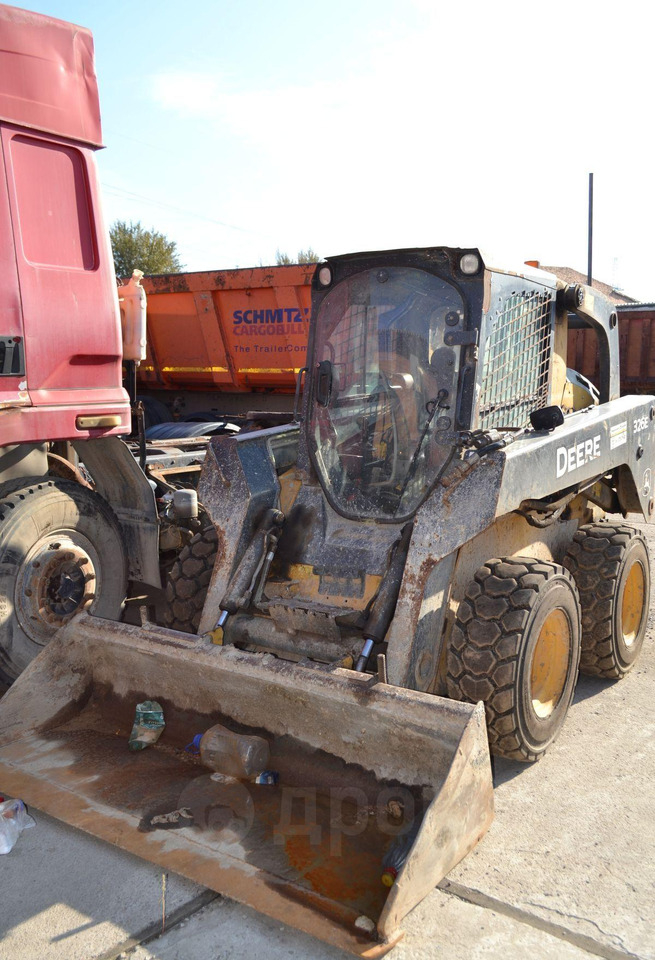 John Deere 326D - Мини-погрузчик (с бортовым поворотом): фото 2 John Deere 326D - Мини-погрузчик (с бортовым поворотом): фото 2