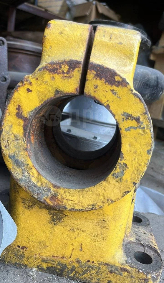 17M-30-25410 Опора поддерживающего катка (суппорт) Komatsu D275A-2 - Опорный каток: фото 5 17M-30-25410 Опора поддерживающего катка (суппорт) Komatsu D275A-2 - Опорный каток: фото 5