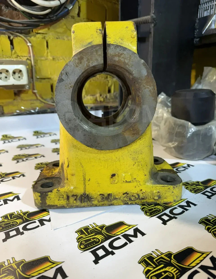 Новый Опорный каток 17M-30-25410 Опора поддерживающего катка (суппорт) Komatsu D275A-2: фото 8 Новый Опорный каток 17M-30-25410 Опора поддерживающего катка (суппорт) Komatsu D275A-2: фото 8