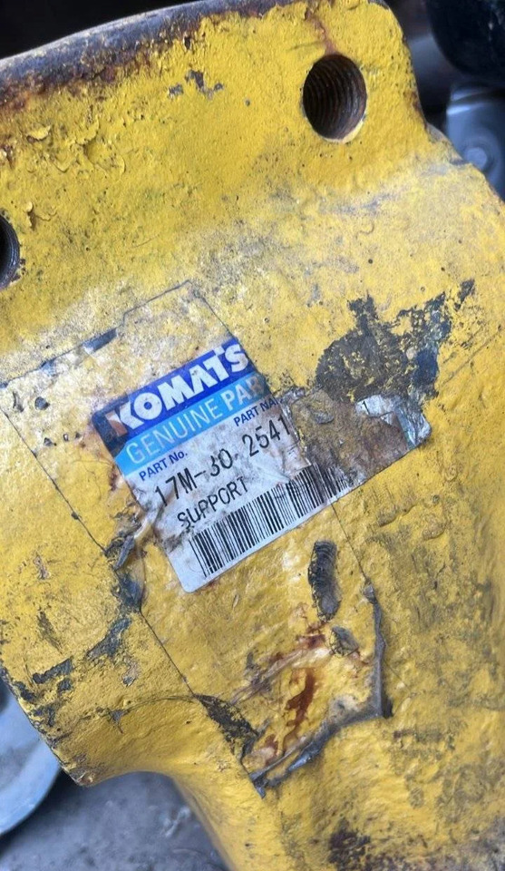 17M-30-25410 Опора поддерживающего катка (суппорт) Komatsu D275A-2 - Опорный каток: фото 3 17M-30-25410 Опора поддерживающего катка (суппорт) Komatsu D275A-2 - Опорный каток: фото 3