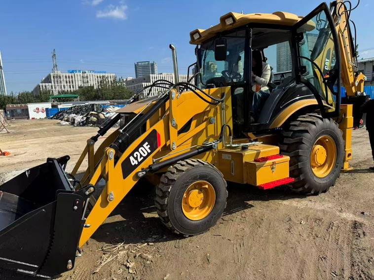 Фронтальный погрузчик Caterpillar 420F - Экскаватор-погрузчик: фото 1 Фронтальный погрузчик Caterpillar 420F - Экскаватор-погрузчик: фото 1