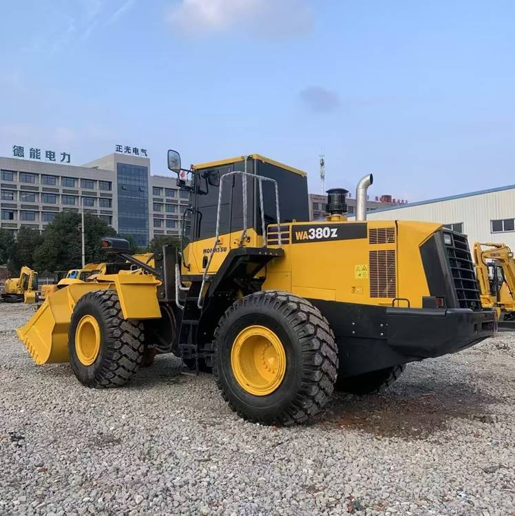 Фронтальный погрузчик Komatsu WA380Z - Фронтальный погрузчик: фото 1 Фронтальный погрузчик Komatsu WA380Z - Фронтальный погрузчик: фото 1