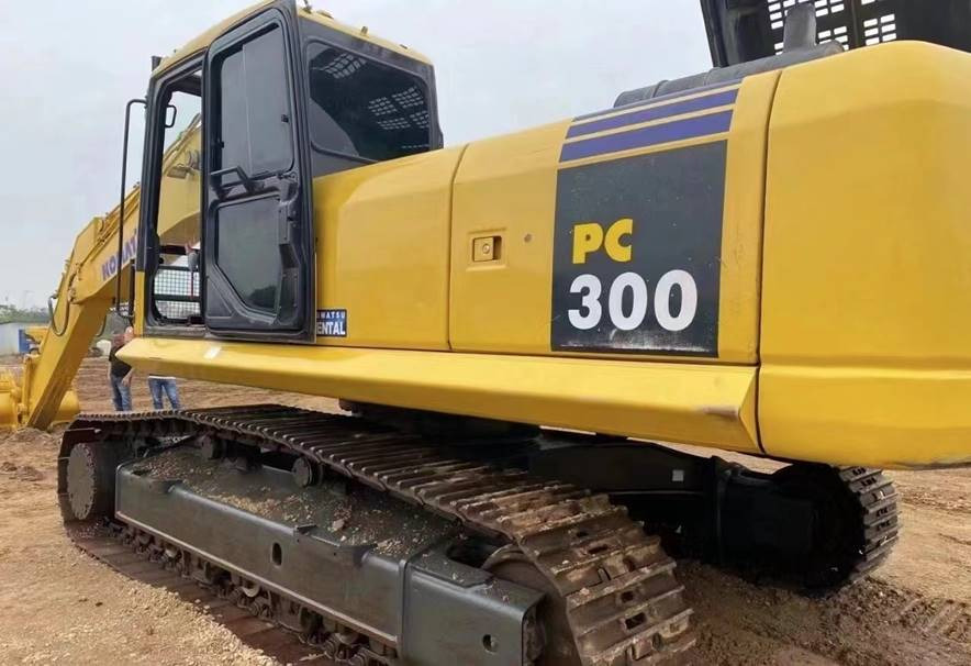 Гусеничный экскаватор Komatsu PC300-8 - Гусеничный экскаватор: фото 1 Гусеничный экскаватор Komatsu PC300-8 - Гусеничный экскаватор: фото 1