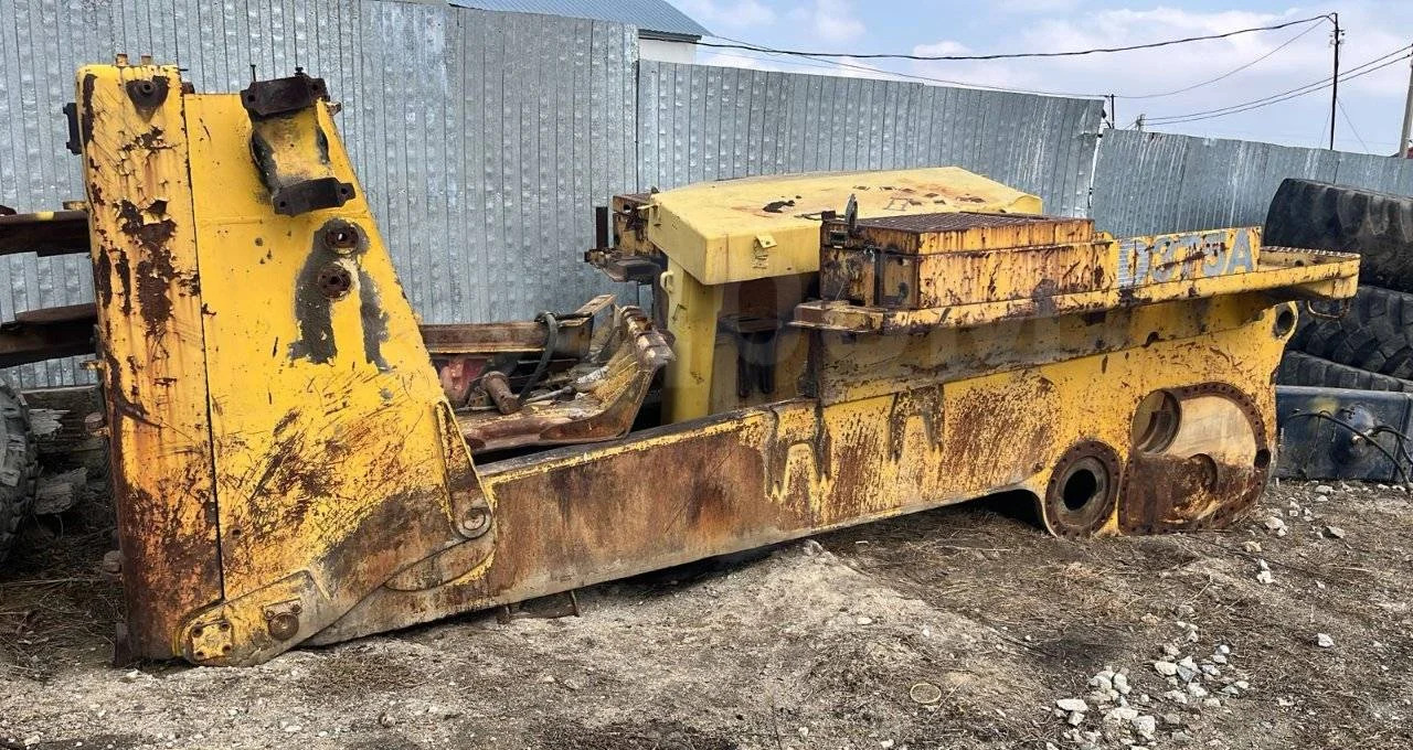 Komatsu 195-21-00070 / 195-21-00051 Рама бульдозера Komatsu D375A-2 в Благовещенске - Кузов и экстерьер: фото 1 Komatsu 195-21-00070 / 195-21-00051 Рама бульдозера Komatsu D375A-2 в Благовещенске - Кузов и экстерьер: фото 1