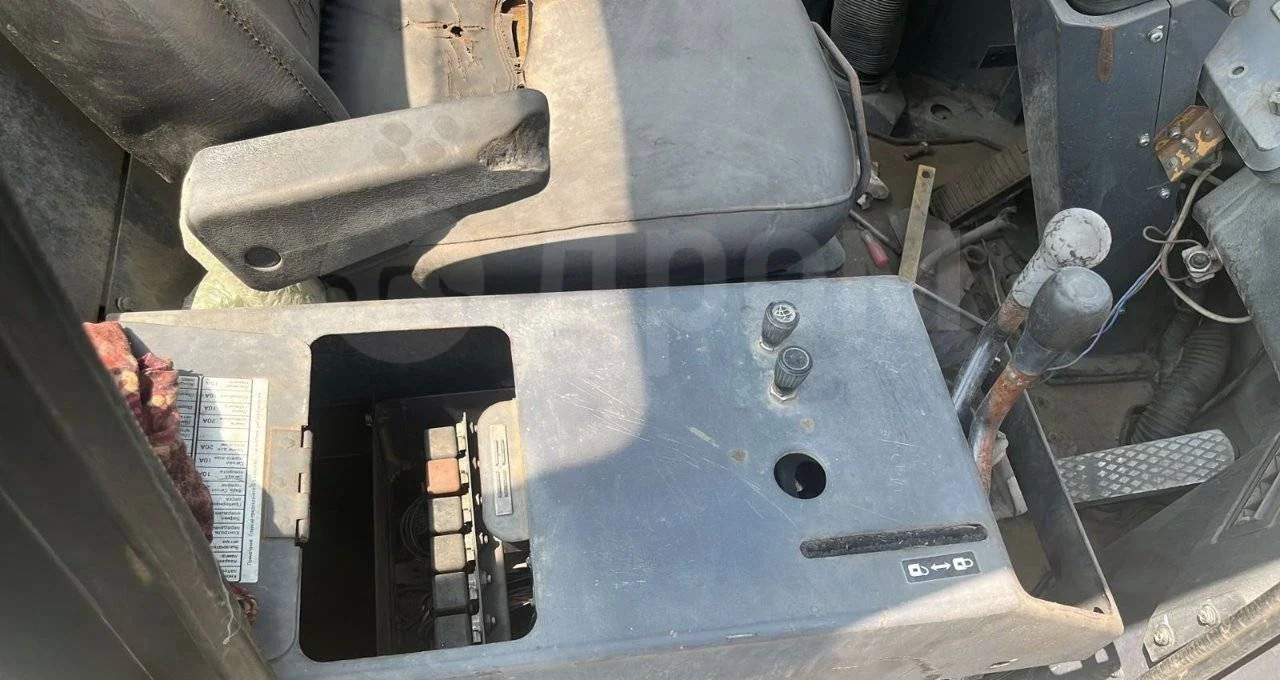 Кузов и экстерьер Komatsu 423-56-21010 Кабина в сборе погрузчика WA420-3 в Благовещенске: фото 9
