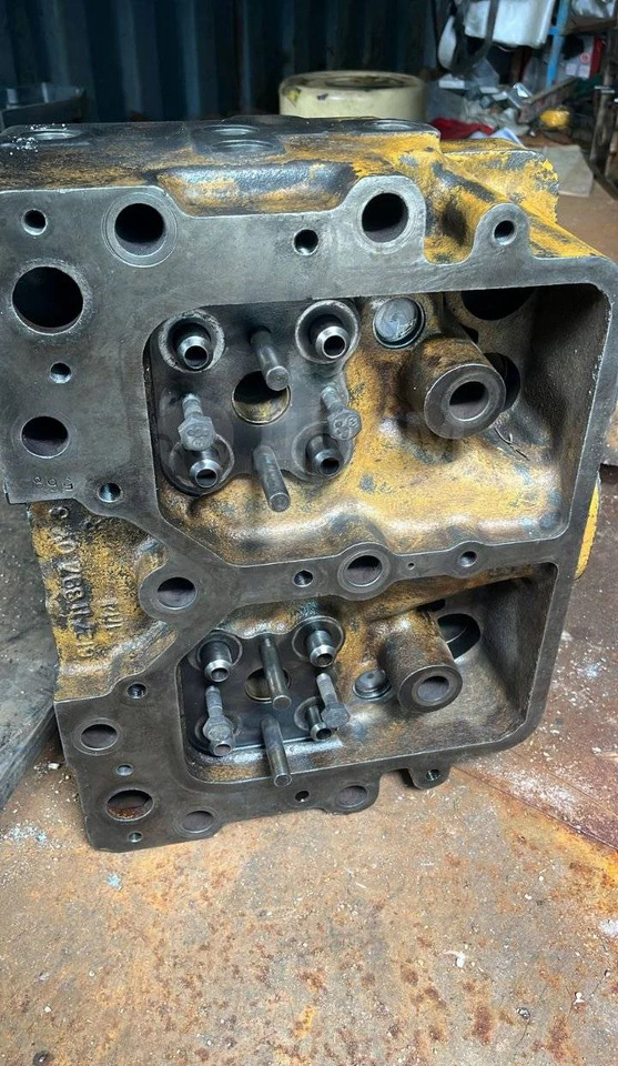 Komatsu 6127-11-1114 головка блока цилиндров S6D155 в Благовещенске - Головка блока: фото 4 Komatsu 6127-11-1114 головка блока цилиндров S6D155 в Благовещенске - Головка блока: фото 4