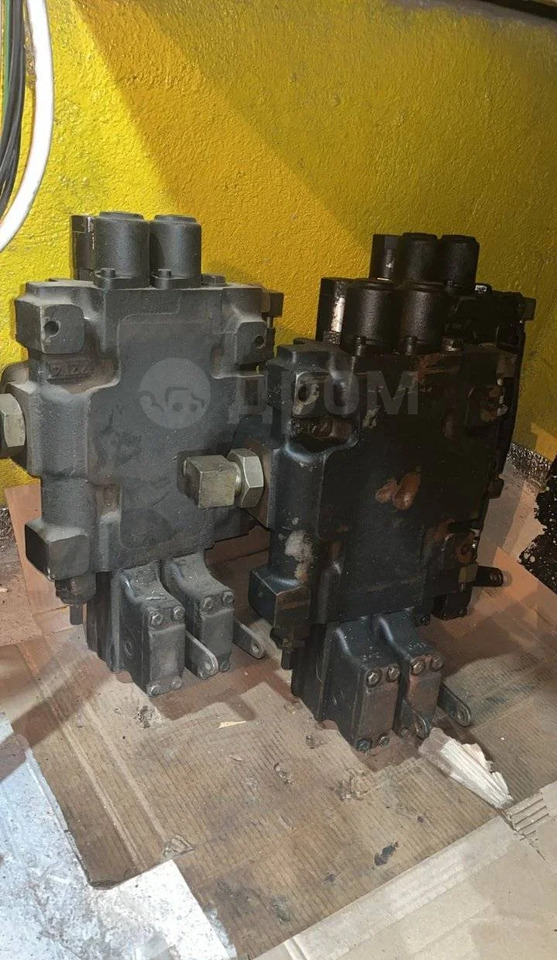 Komatsu (700-92-25001) Клапан регулирующий в сборе Komatsu WA420-3 в Благовещенске - Клапан: фото 3 Komatsu (700-92-25001) Клапан регулирующий в сборе Komatsu WA420-3 в Благовещенске - Клапан: фото 3
