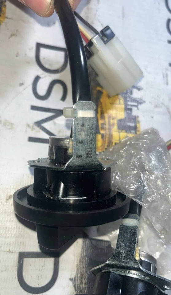 Новый Электрическая система Komatsu 7825-30-1302 Переключатель Komatsu D275A-5 / D375A-5 / D475A-5 в Благовещенске: фото 9