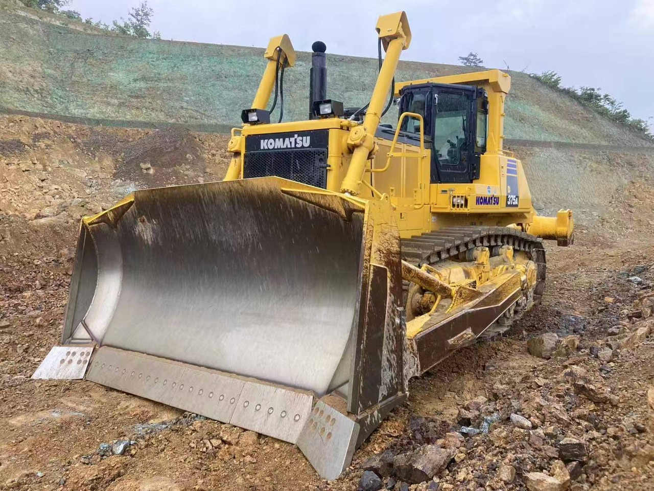 Komatsu D375A-5 Гусеничный бульдозер - Бульдозер: фото 2 Komatsu D375A-5 Гусеничный бульдозер - Бульдозер: фото 2