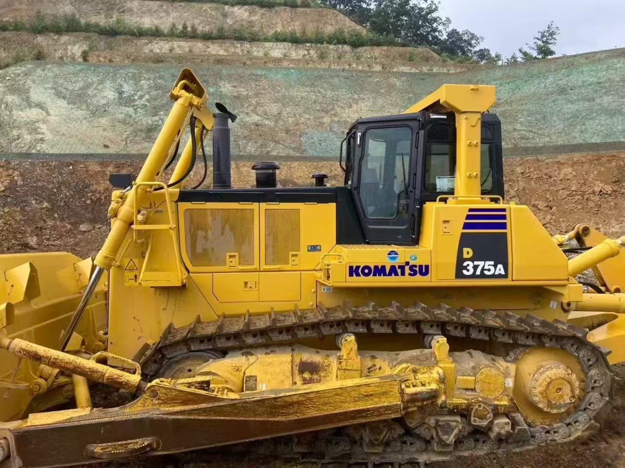 Komatsu D375A-5 Гусеничный бульдозер - Бульдозер: фото 1 Komatsu D375A-5 Гусеничный бульдозер - Бульдозер: фото 1