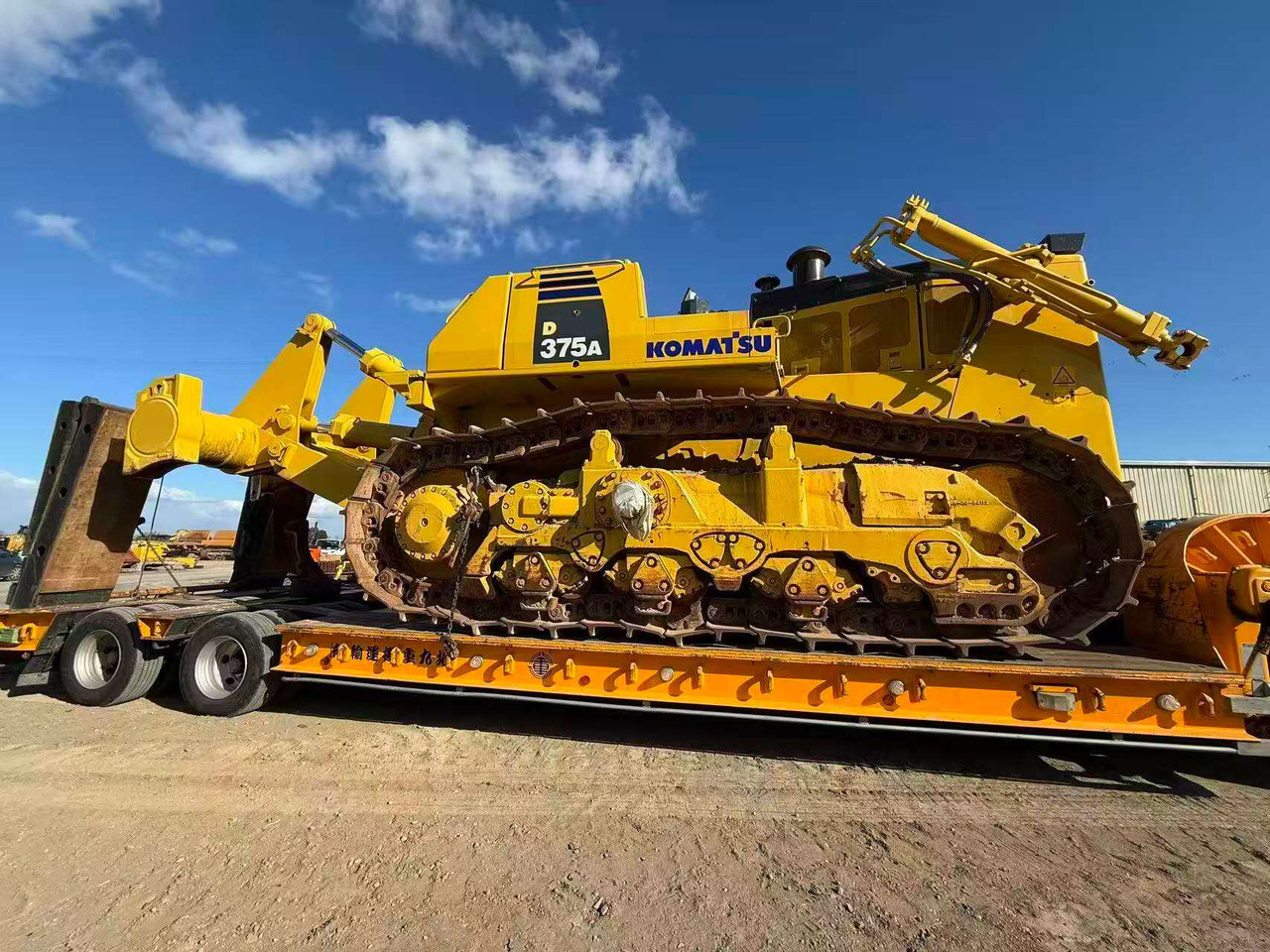 Komatsu D375A-5 Гусеничный бульдозер - Бульдозер: фото 3 Komatsu D375A-5 Гусеничный бульдозер - Бульдозер: фото 3