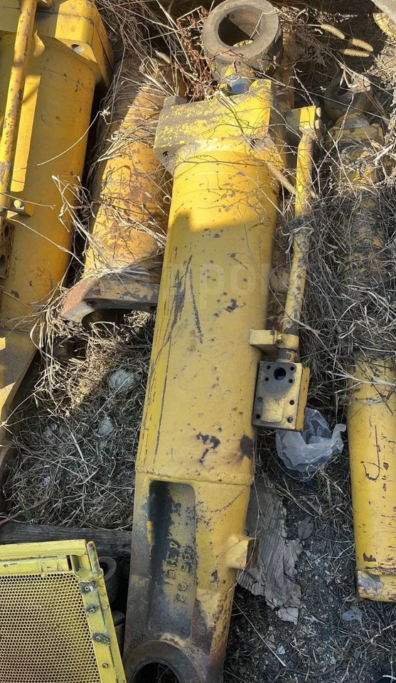 Komatsu Гидроцилиндр 195-63-42151 Komatsu D355A в Благовещенске - Гидравлический цилиндр: фото 4 Komatsu Гидроцилиндр 195-63-42151 Komatsu D355A в Благовещенске - Гидравлический цилиндр: фото 4