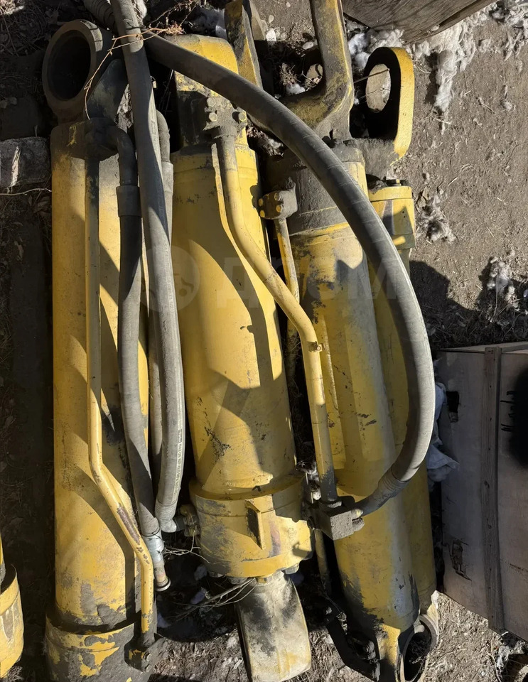 Гидравлический цилиндр Komatsu Гидроцилиндр подъема стрелы (2шт) Komatsu WA700-3 в Благовещенске: фото 18 Гидравлический цилиндр Komatsu Гидроцилиндр подъема стрелы (2шт) Komatsu WA700-3 в Благовещенске: фото 18