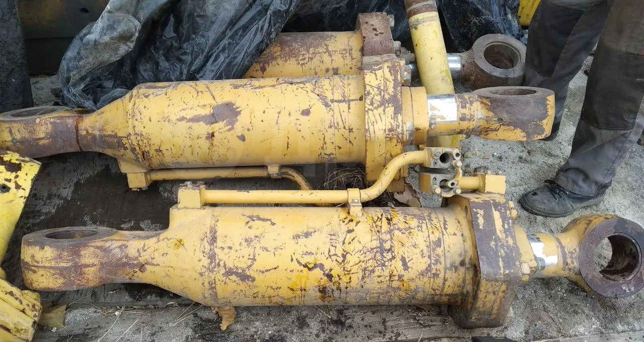 Komatsu Гидроцилиндры рыхлителя 195-63-43152 Komatsu D355A в Благовещенске - Гидравлический цилиндр: фото 1 Komatsu Гидроцилиндры рыхлителя 195-63-43152 Komatsu D355A в Благовещенске - Гидравлический цилиндр: фото 1