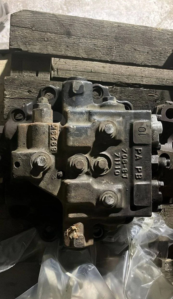 Komatsu Гидромотор 706-8J-71110 Komatsu PC400-7 в Благовещенске - Гидравлика: фото 3 Komatsu Гидромотор 706-8J-71110 Komatsu PC400-7 в Благовещенске - Гидравлика: фото 3