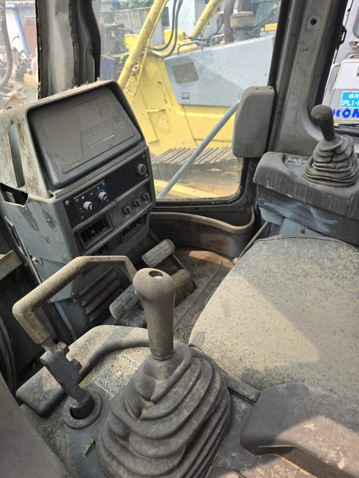 Komatsu Гусеничный бульдозер Komatsu D65EX - Бульдозер: фото 5 Komatsu Гусеничный бульдозер Komatsu D65EX - Бульдозер: фото 5