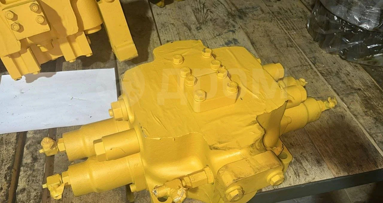 Komatsu Клапан в сборе (700-92-33000) Komatsu в Благовещенске - Клапан: фото 1 Komatsu Клапан в сборе (700-92-33000) Komatsu в Благовещенске - Клапан: фото 1