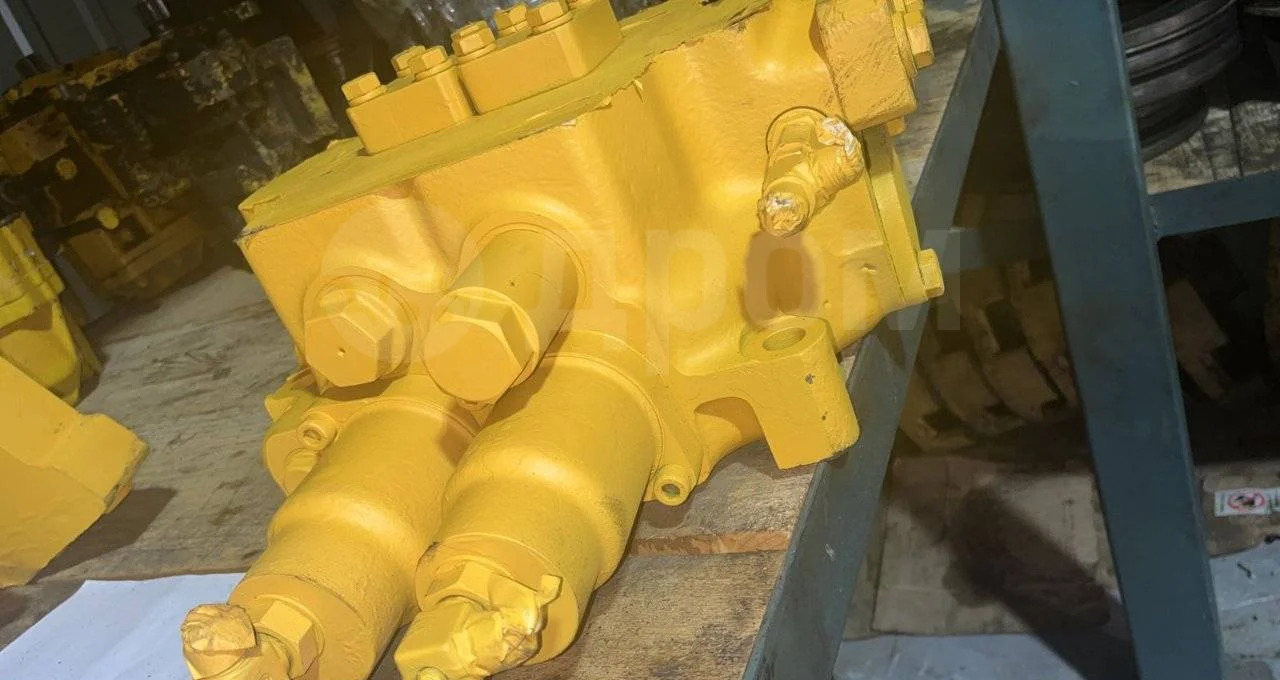 Komatsu Клапан в сборе (700-92-33000) Komatsu в Благовещенске - Клапан: фото 2 Komatsu Клапан в сборе (700-92-33000) Komatsu в Благовещенске - Клапан: фото 2
