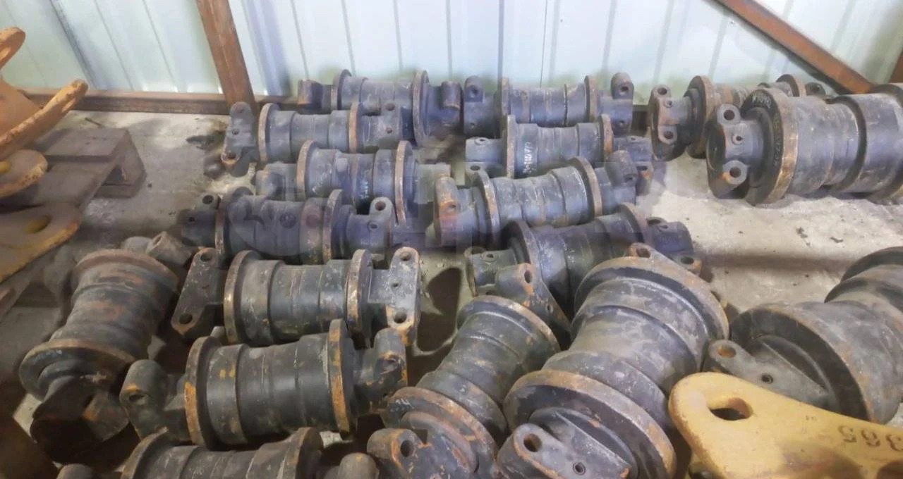 Korea Parts Катки опорные Hyundai Е1812002, Hitachi 9129347 в Благовещенске - Опорный каток: фото 1 Korea Parts Катки опорные Hyundai Е1812002, Hitachi 9129347 в Благовещенске - Опорный каток: фото 1