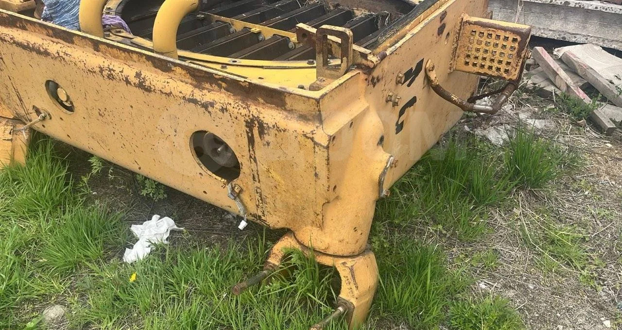 Радиатор в сборе с лобовиной Caterpillar D9N / D9R - Радиатор: фото 5 Радиатор в сборе с лобовиной Caterpillar D9N / D9R - Радиатор: фото 5