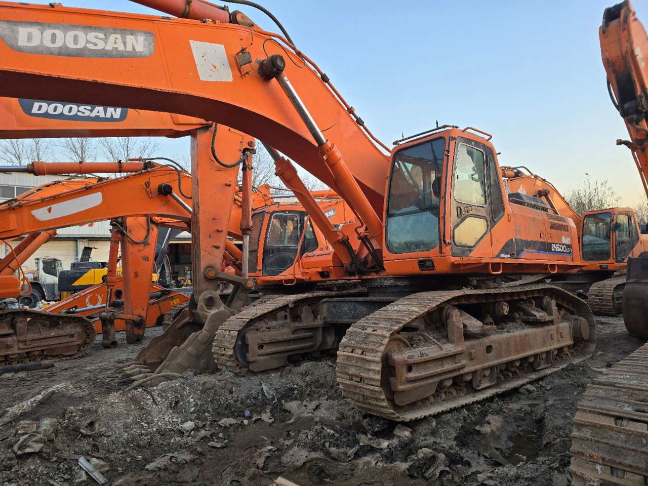 Большой выбор спецтехники DOOSAN - Строительная техника: фото 1 Большой выбор спецтехники DOOSAN - Строительная техника: фото 1
