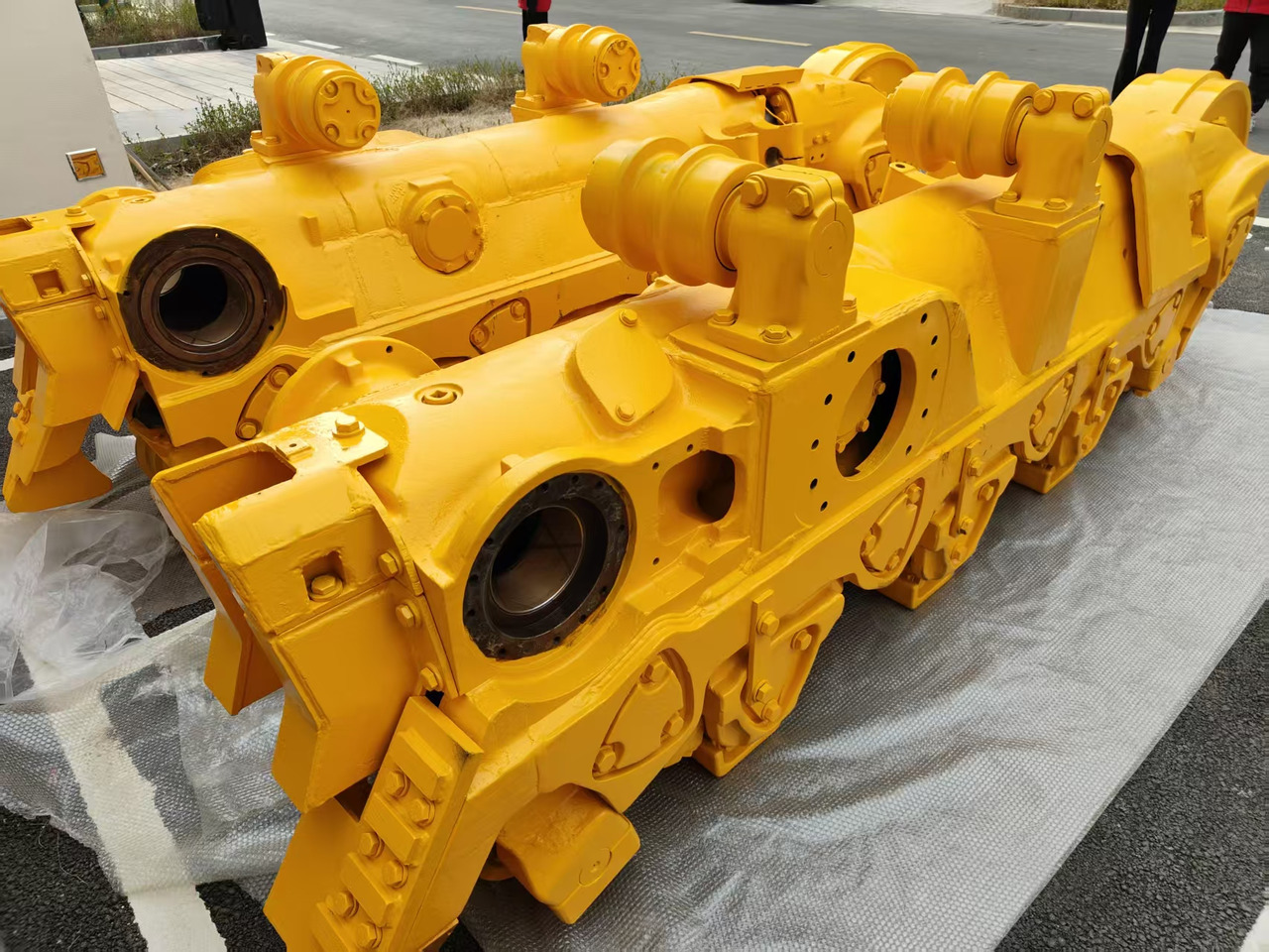 Телеги Komatsu D375A-5 - Запчасти ходовой части для Строительной техники: фото 1 Телеги Komatsu D375A-5 - Запчасти ходовой части для Строительной техники: фото 1