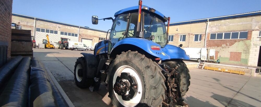 Трактор New Holland T8040: фото 6