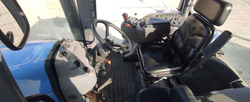 Трактор New Holland T8040: фото 7