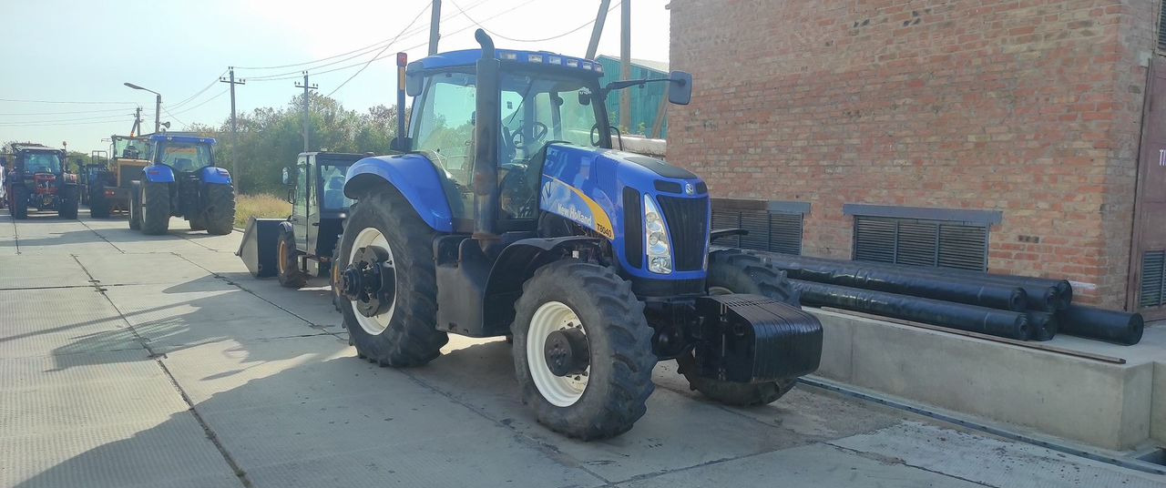 New Holland T8040 - Трактор: фото 1 New Holland T8040 - Трактор: фото 1