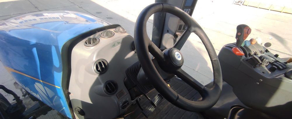 Трактор New Holland T8040: фото 9