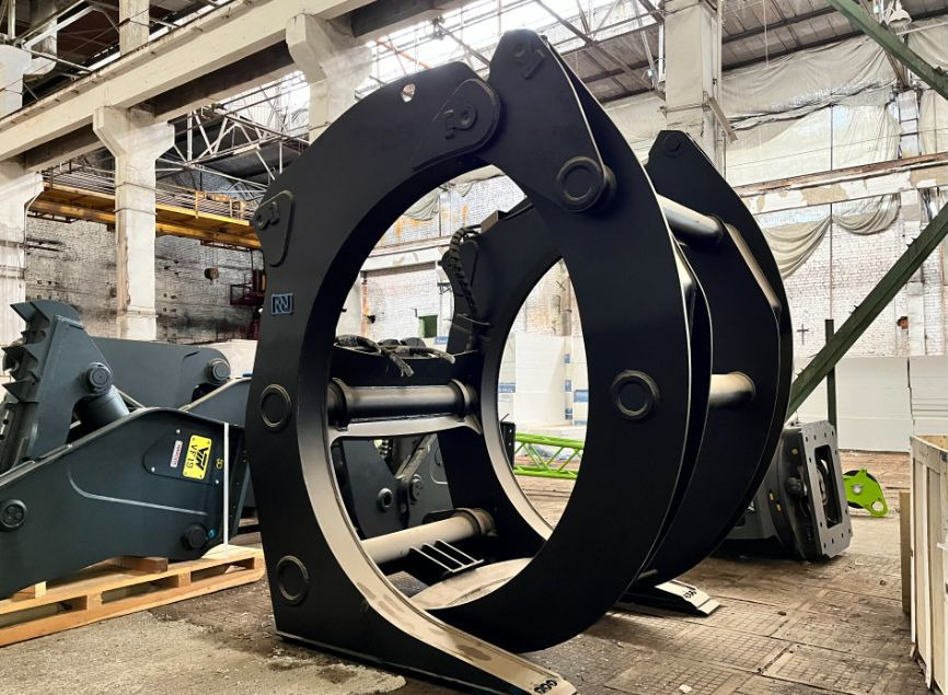 Бревнозахват на фронтальный погрузчик 13-23 т - Грейфер: фото 2 Бревнозахват на фронтальный погрузчик 13-23 т - Грейфер: фото 2