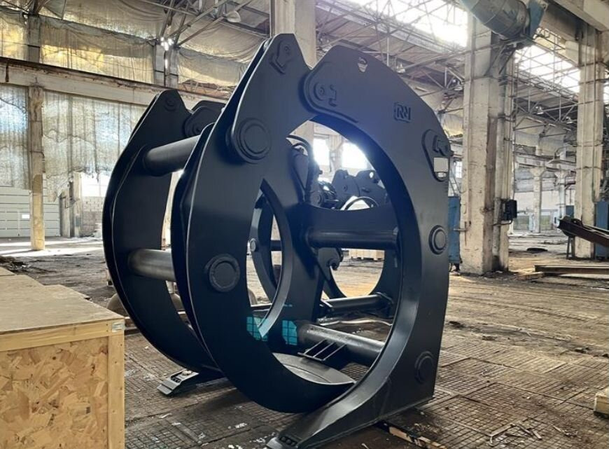 Бревнозахват на фронтальный погрузчик 13-23 т - Грейфер: фото 1 Бревнозахват на фронтальный погрузчик 13-23 т - Грейфер: фото 1