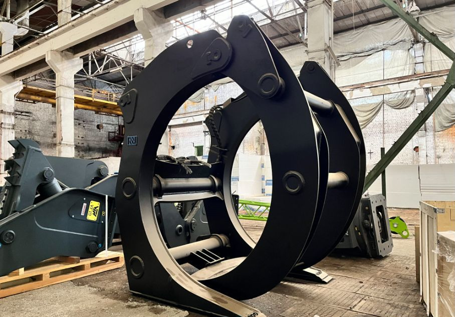 Бревнозахват на фронтальный погрузчик 16-23 т - Грейфер: фото 1 Бревнозахват на фронтальный погрузчик 16-23 т - Грейфер: фото 1