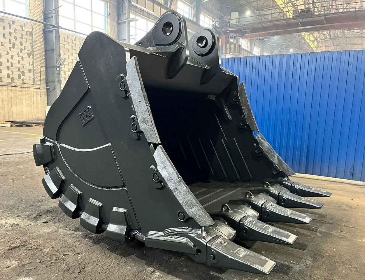 Cверхусиленный ковш XR 10 на Volvo EC 480 - Ковш для экскаватора: фото 1 Cверхусиленный ковш XR 10 на Volvo EC 480 - Ковш для экскаватора: фото 1