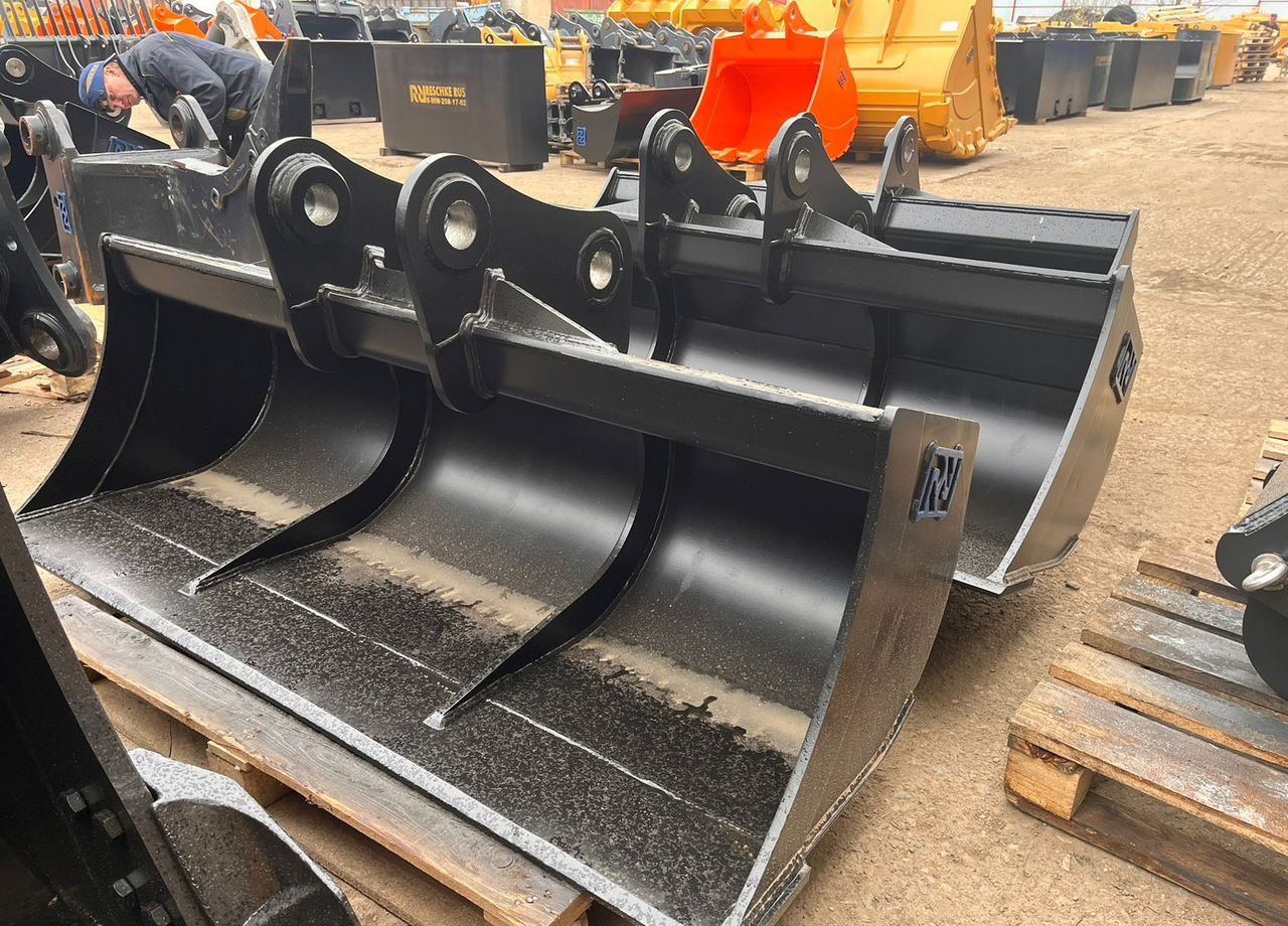 Планировочный ковш на Doosan DX 225 - Ковш для экскаватора: фото 1 Планировочный ковш на Doosan DX 225 - Ковш для экскаватора: фото 1