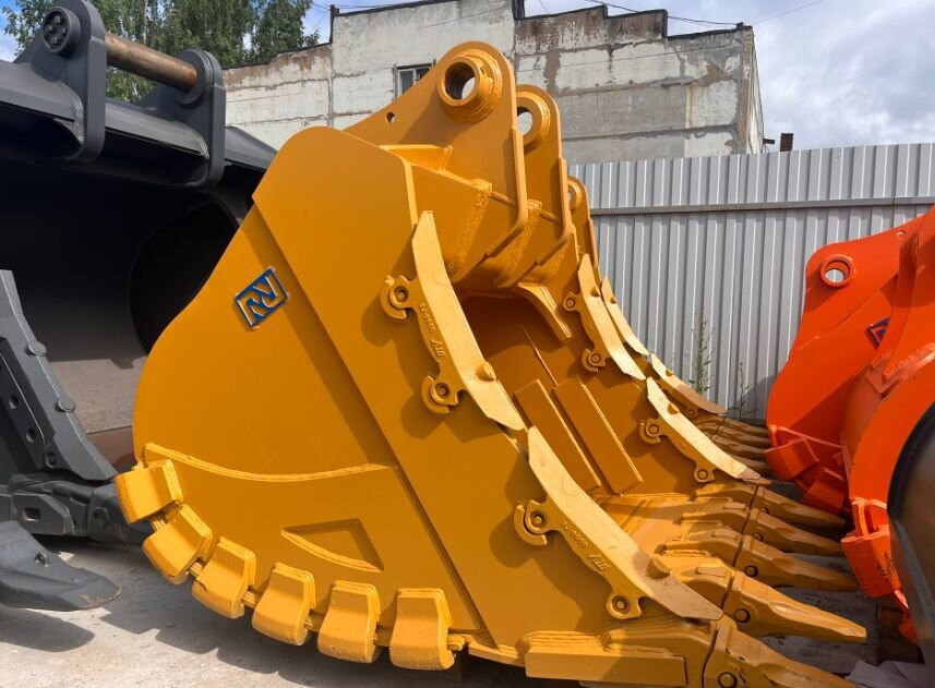 Сверхусиленный ковш на Komatsu PC 400 - Ковш для экскаватора: фото 1 Сверхусиленный ковш на Komatsu PC 400 - Ковш для экскаватора: фото 1