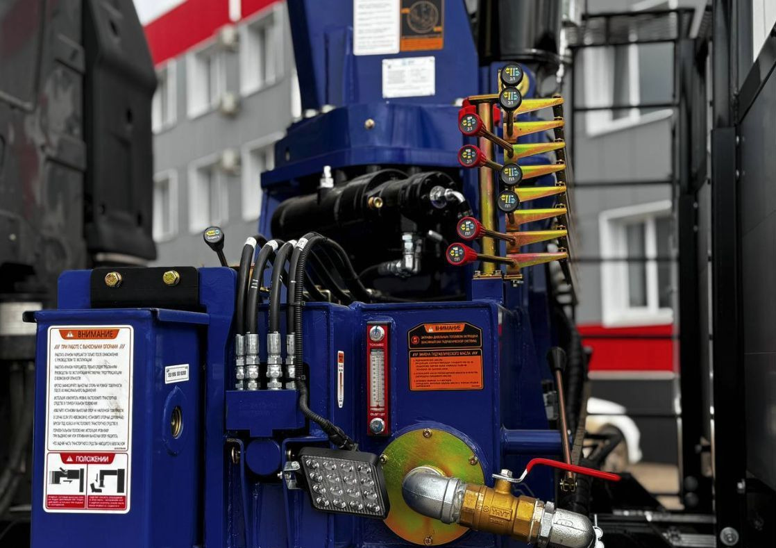 Новый Бортовой грузовик/ Платформа, Автоманипулятор FAW J6P: фото 12