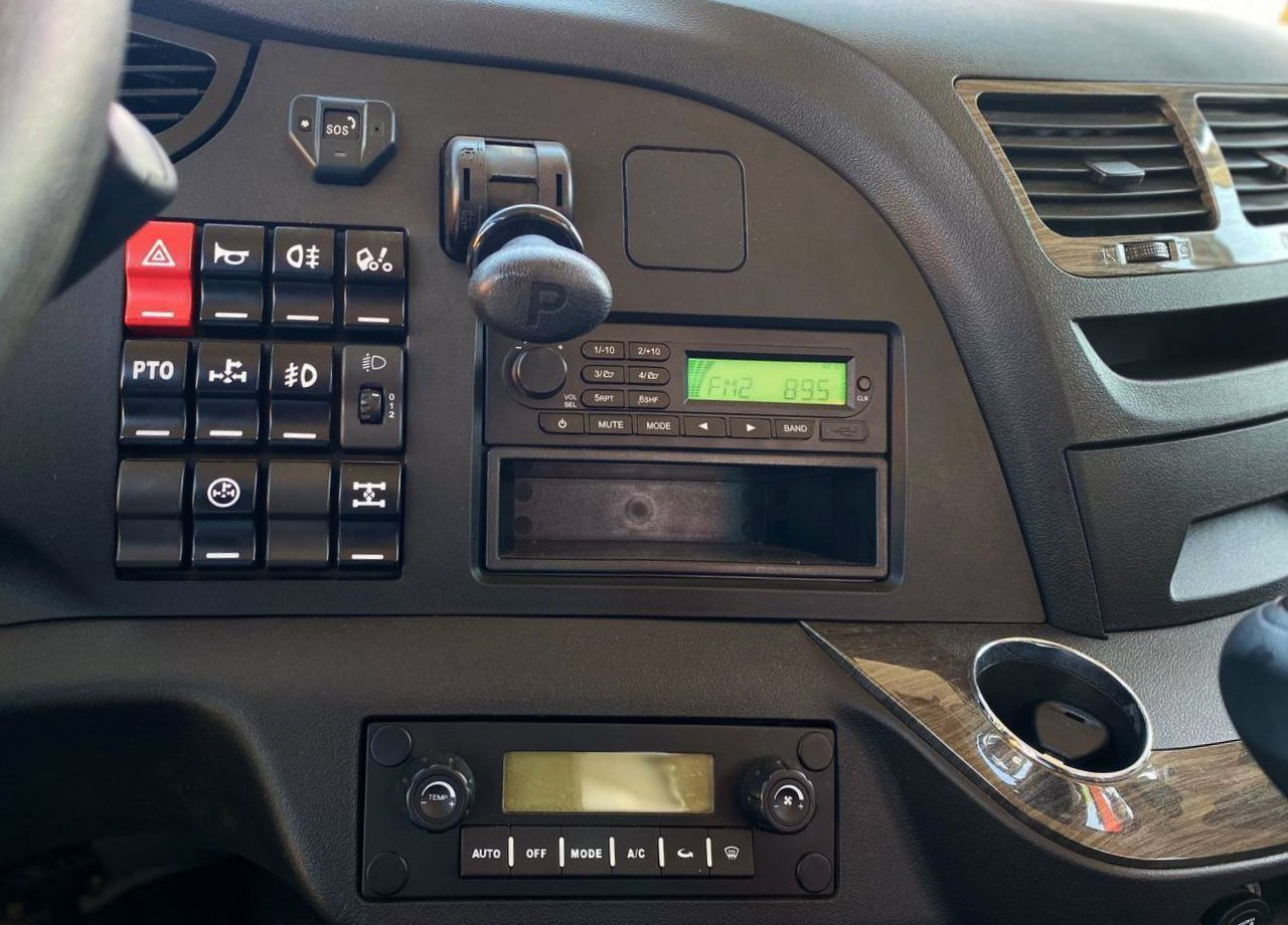 Новый Грузовик бортовой/ Платформа, Автоманипулятор FAW CA3310: фото 16