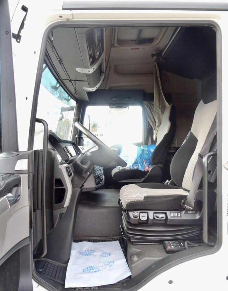 Грузовик с закрытым кузовом MAN TGL 8.220: фото 10