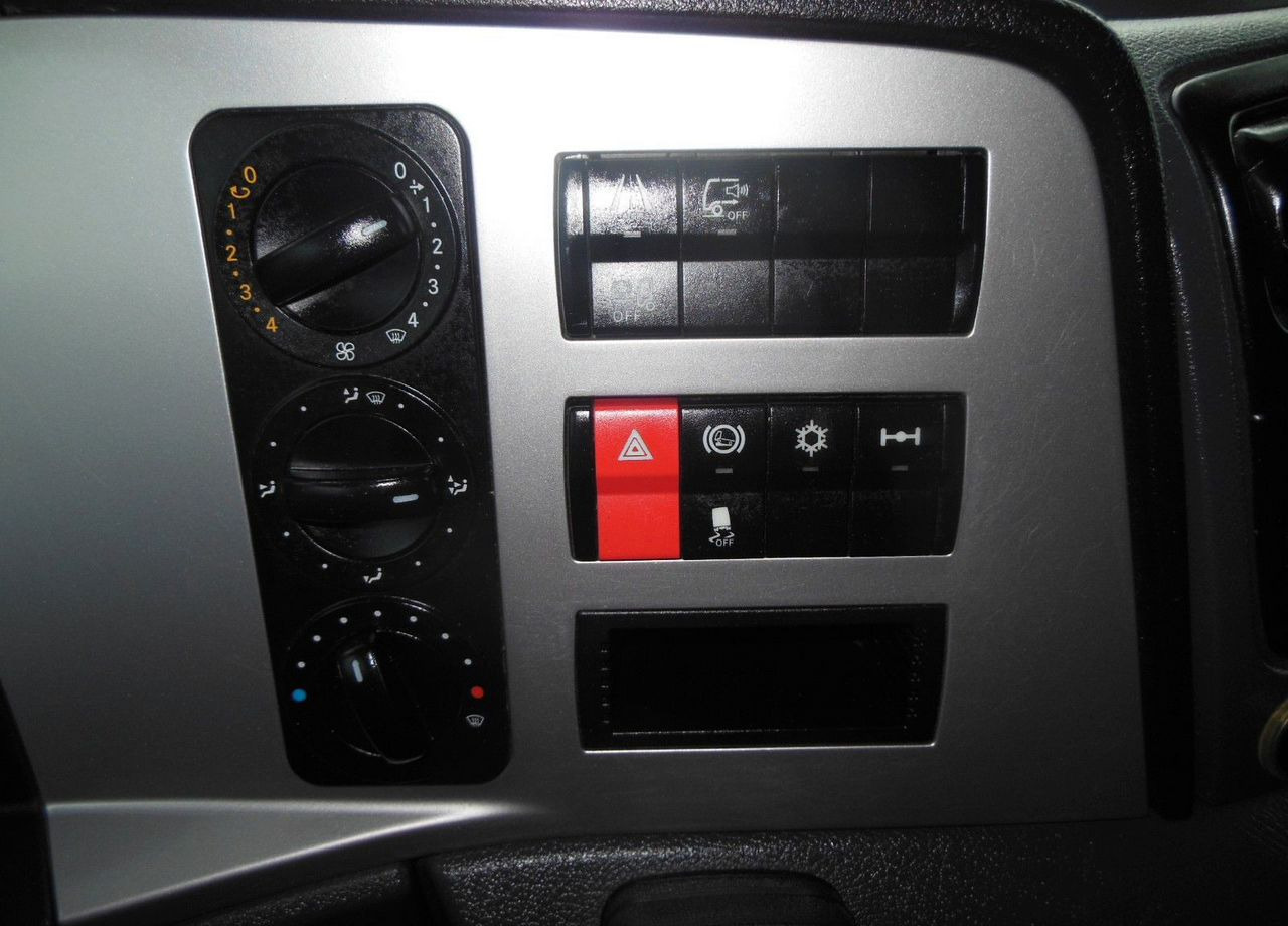 Тентованный грузовик Mercedes-Benz Atego 1223: фото 18 Тентованный грузовик Mercedes-Benz Atego 1223: фото 18