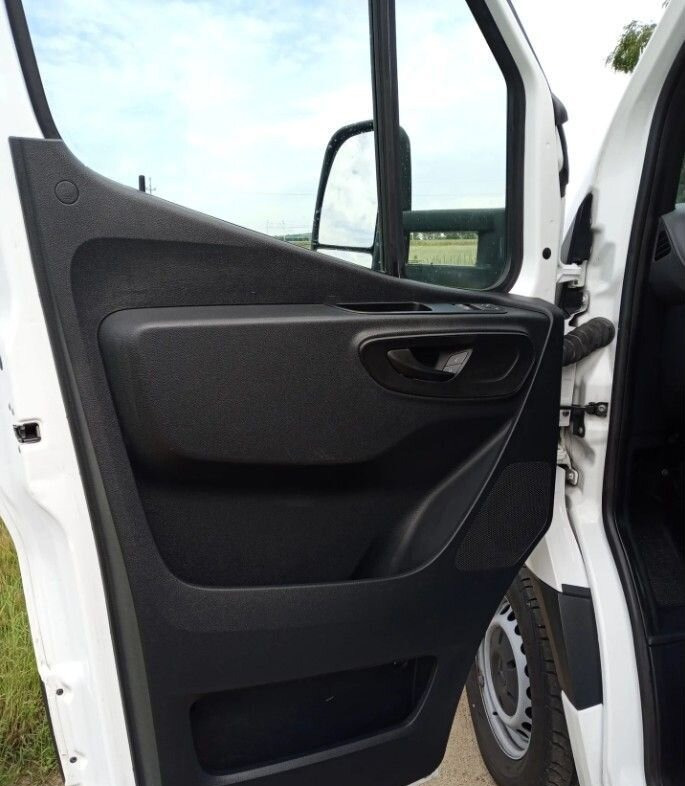Малотоннажный бортовой грузовик Mercedes-Benz Sprinter: фото 8 Малотоннажный бортовой грузовик Mercedes-Benz Sprinter: фото 8