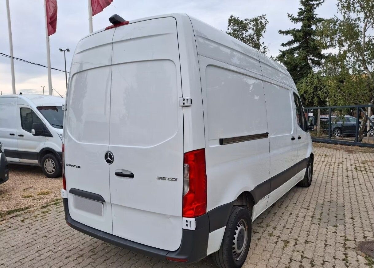 Mercedes-Benz Sprinter - Цельнометаллический фургон: фото 4 Mercedes-Benz Sprinter - Цельнометаллический фургон: фото 4